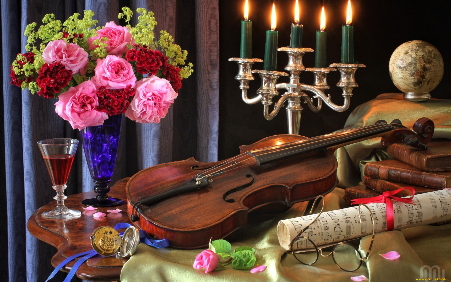 музыка, -музыкальные, инструменты, натюрморт, букет, розы, ноты, скрипка, очки, бокал, свечи, часы, глобус, книги