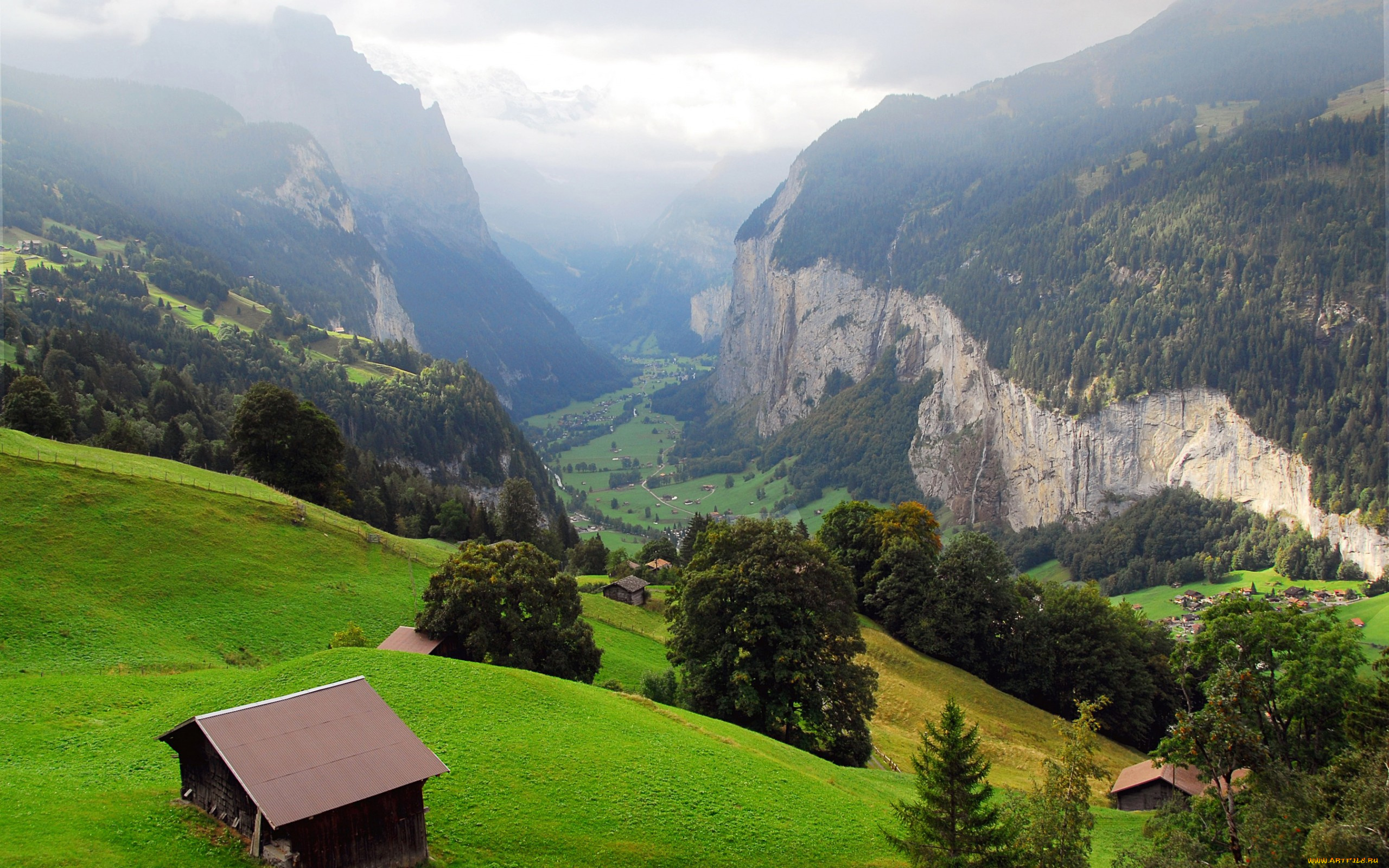 природа, горы, lauterbrunnen, панорама, дымка, домики, деревня, долина, ущелье, деревья, скалы, швейцария