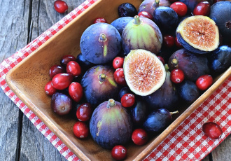 Картинка еда фрукты +ягоды клюква инжир