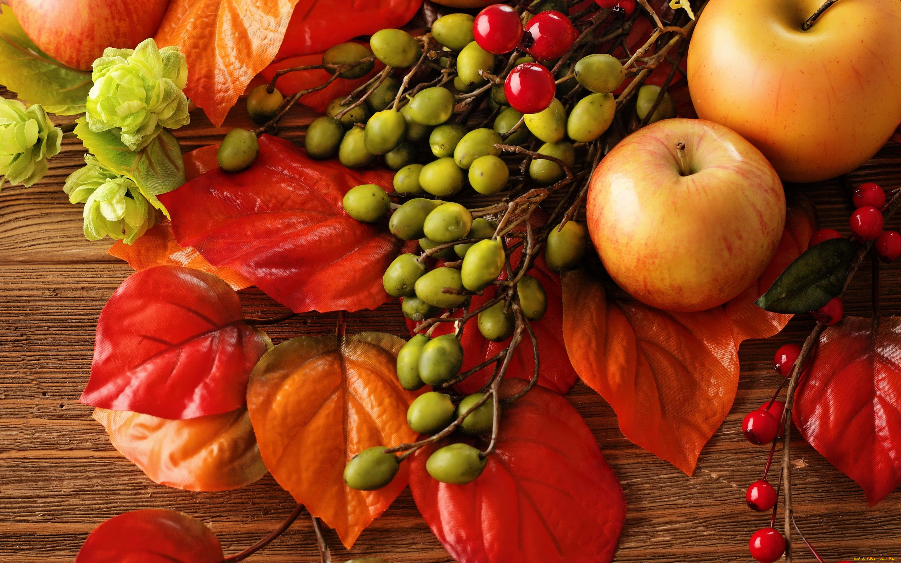 еда, Яблоки, autumn, leaves, berries, still, life, harvest, fruit, apples, натюрморт, яблоки, листья, осень