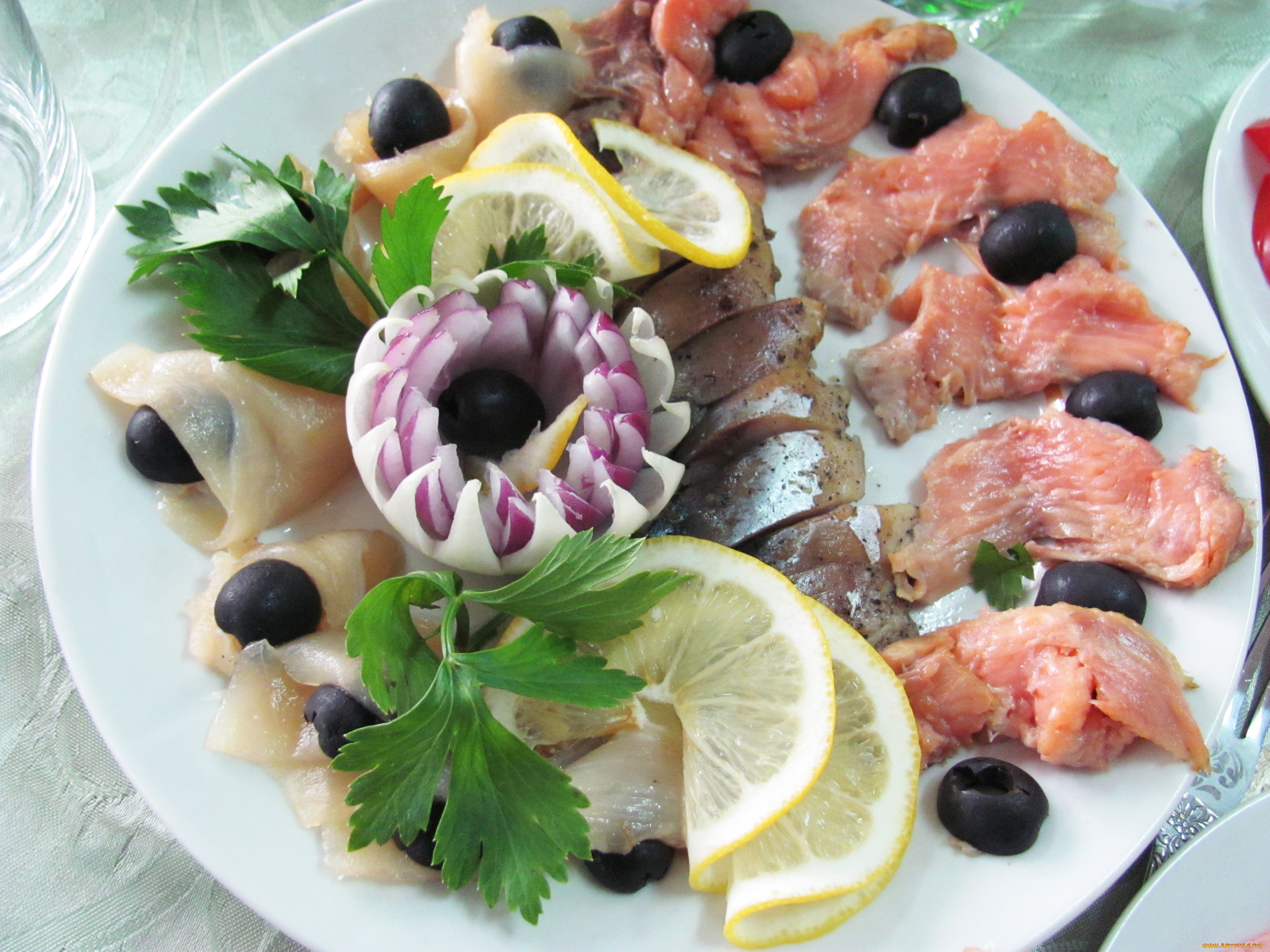 еда, рыба, морепродукты, суши, роллы, петрушка, лимон, маслины, селедка