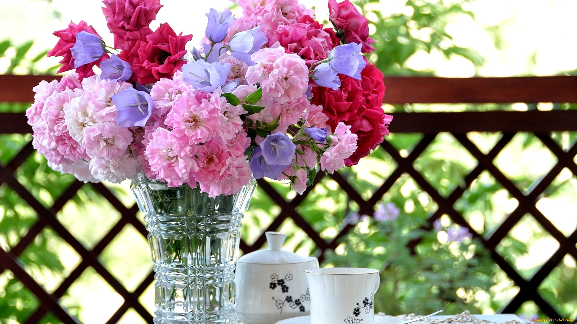 цветы, букеты, композиции, чашка, посуда, ваза, розы, колокольчики