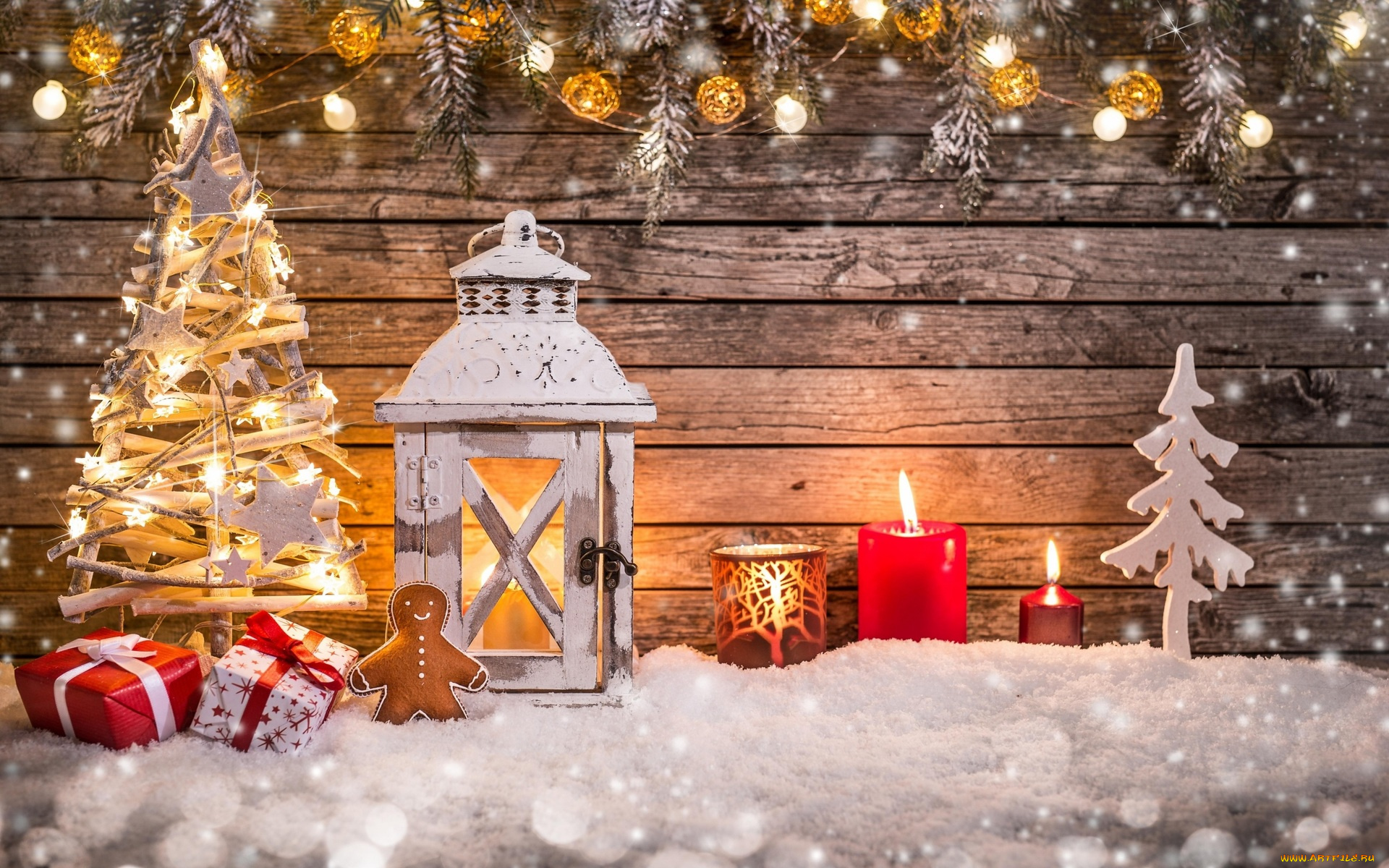 праздничные, новогодние, свечи, снег, стена, ёлка, фигурки, свечи, фонарь, пряник, подарки, коробки