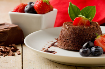 Картинка еда пирожные +кексы +печенье сладкое черника ягоды blueberries strawberries dessert клубника десерт