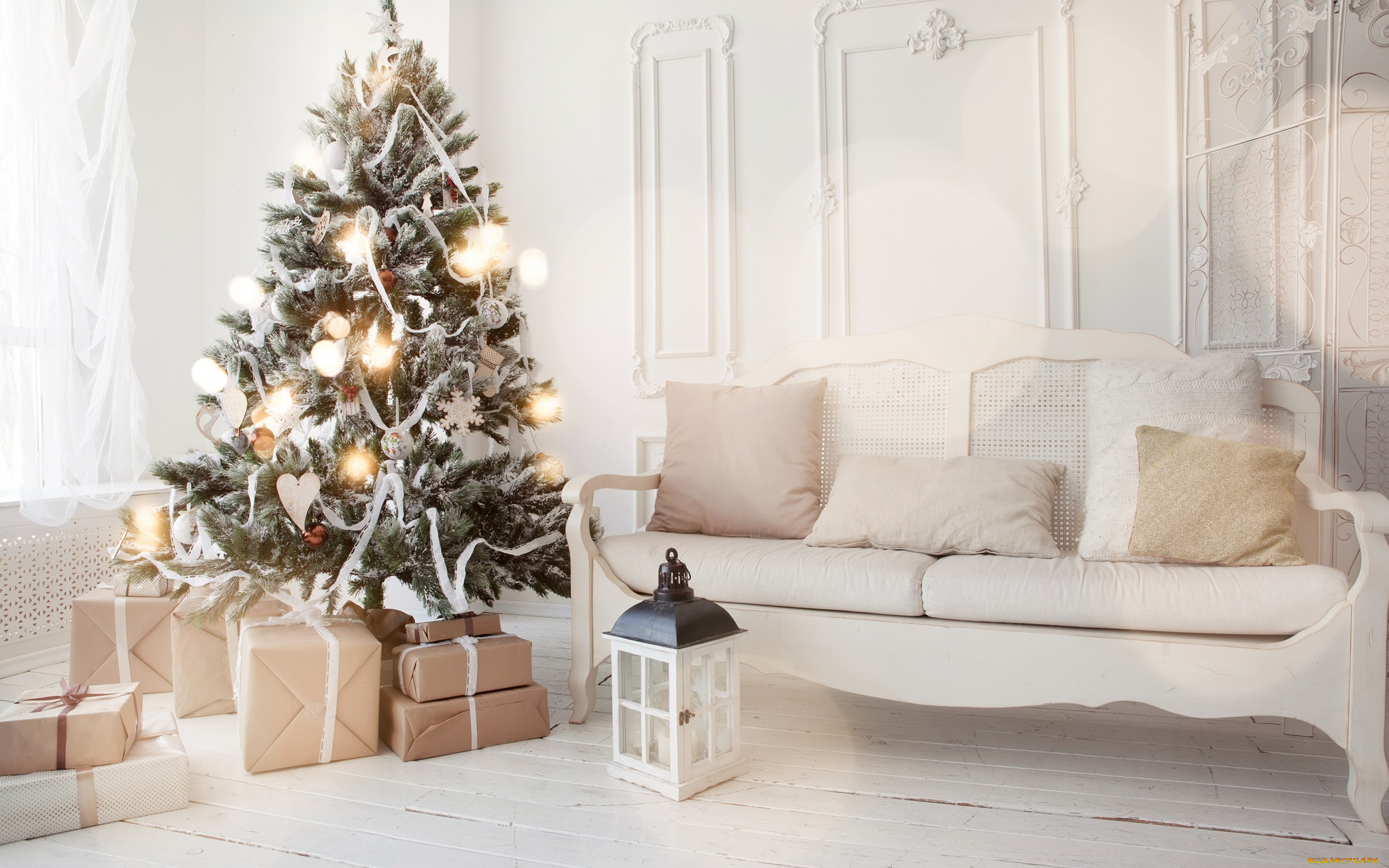 праздничные, Ёлки, christmas, tree, holiday, celebration, украшения, рождество, home, lantern, merry, design, подарки, interior, новый, год, xmas, игрушки, white, decoration, gifts, елка