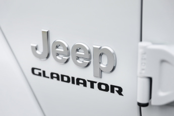Картинка автомобили фрагменты+автомобиля логотип jeep gladiator overland 2020 марка автомобиль