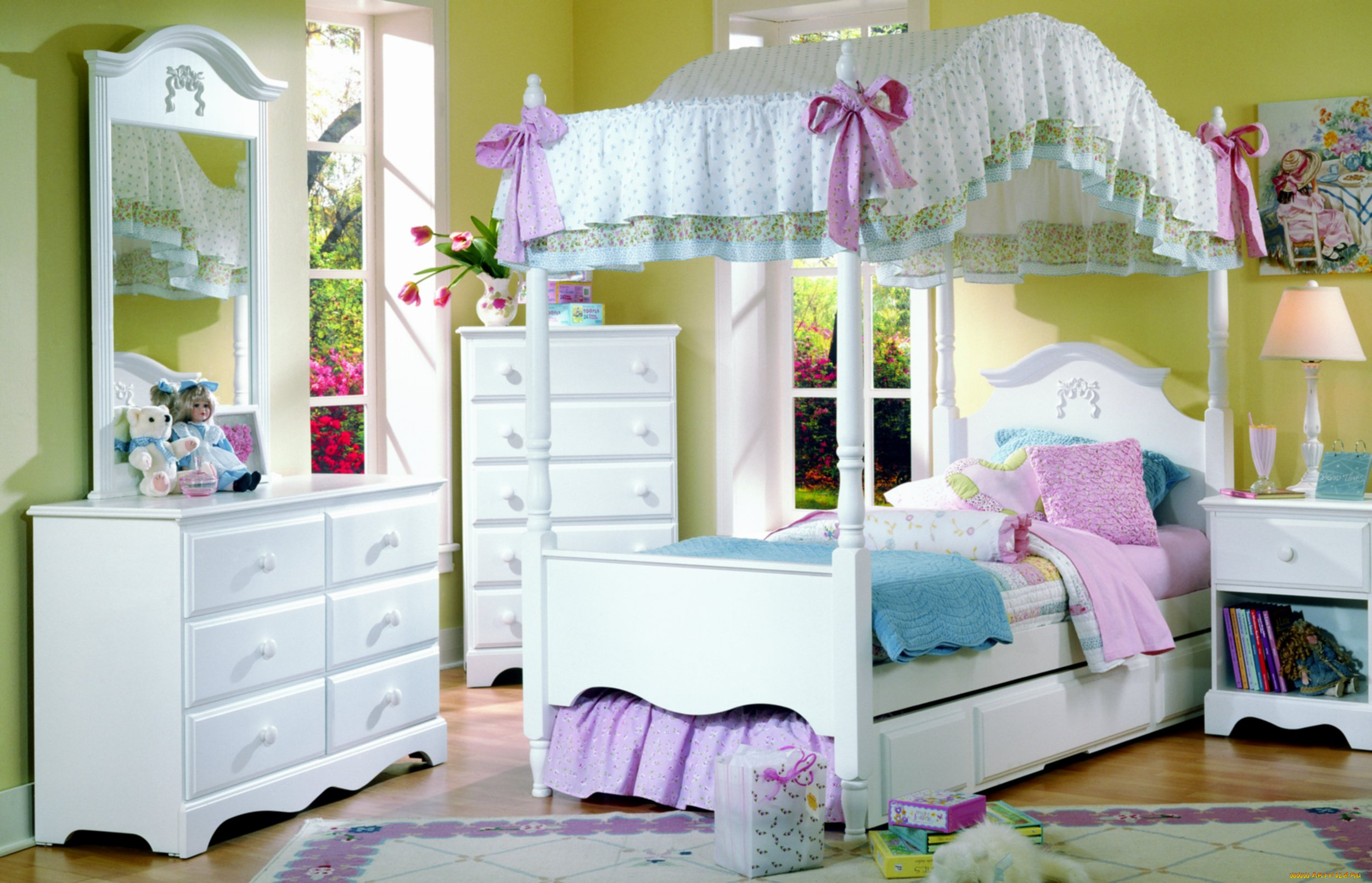 интерьер, детская, комната, кровать, тумбочка, подушки