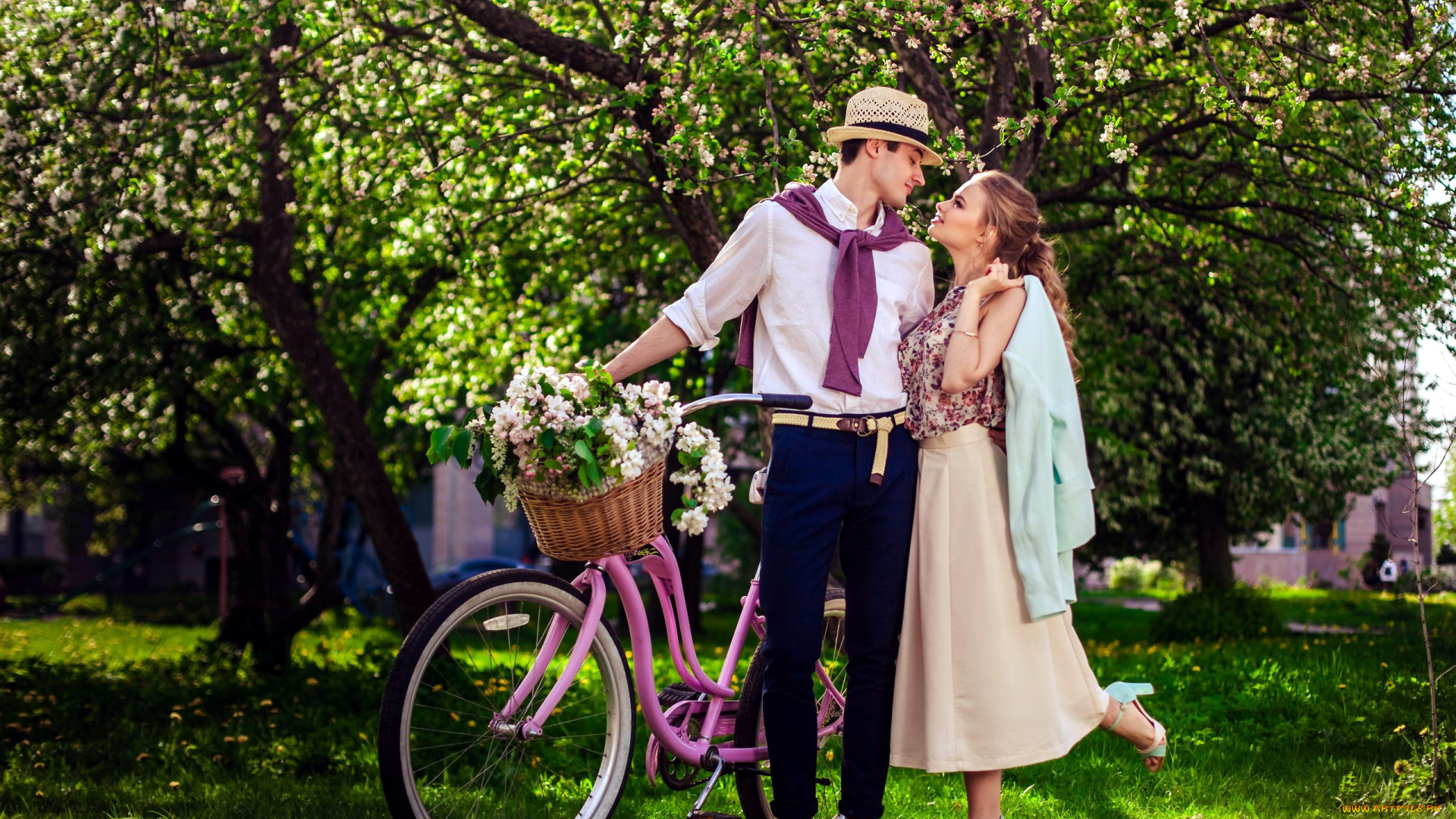 разное, мужчина, женщина, цветы, весна, сад, корзинка, влюбленные, цветущее, дерево, велосипед