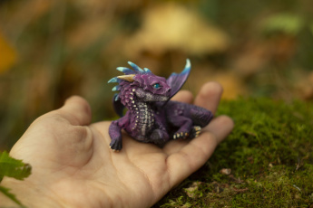 Картинка разное игрушки дракон рука мох