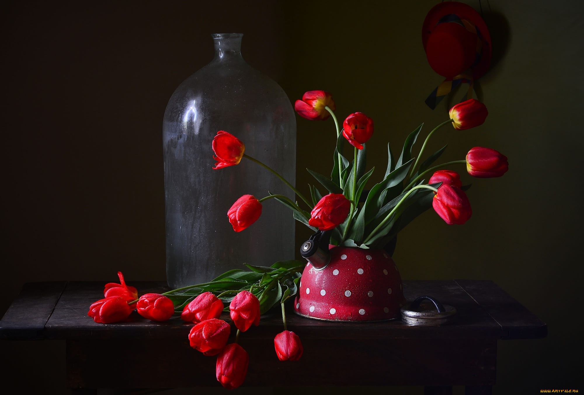 цветы, тюльпаны, чайник, алые, букет