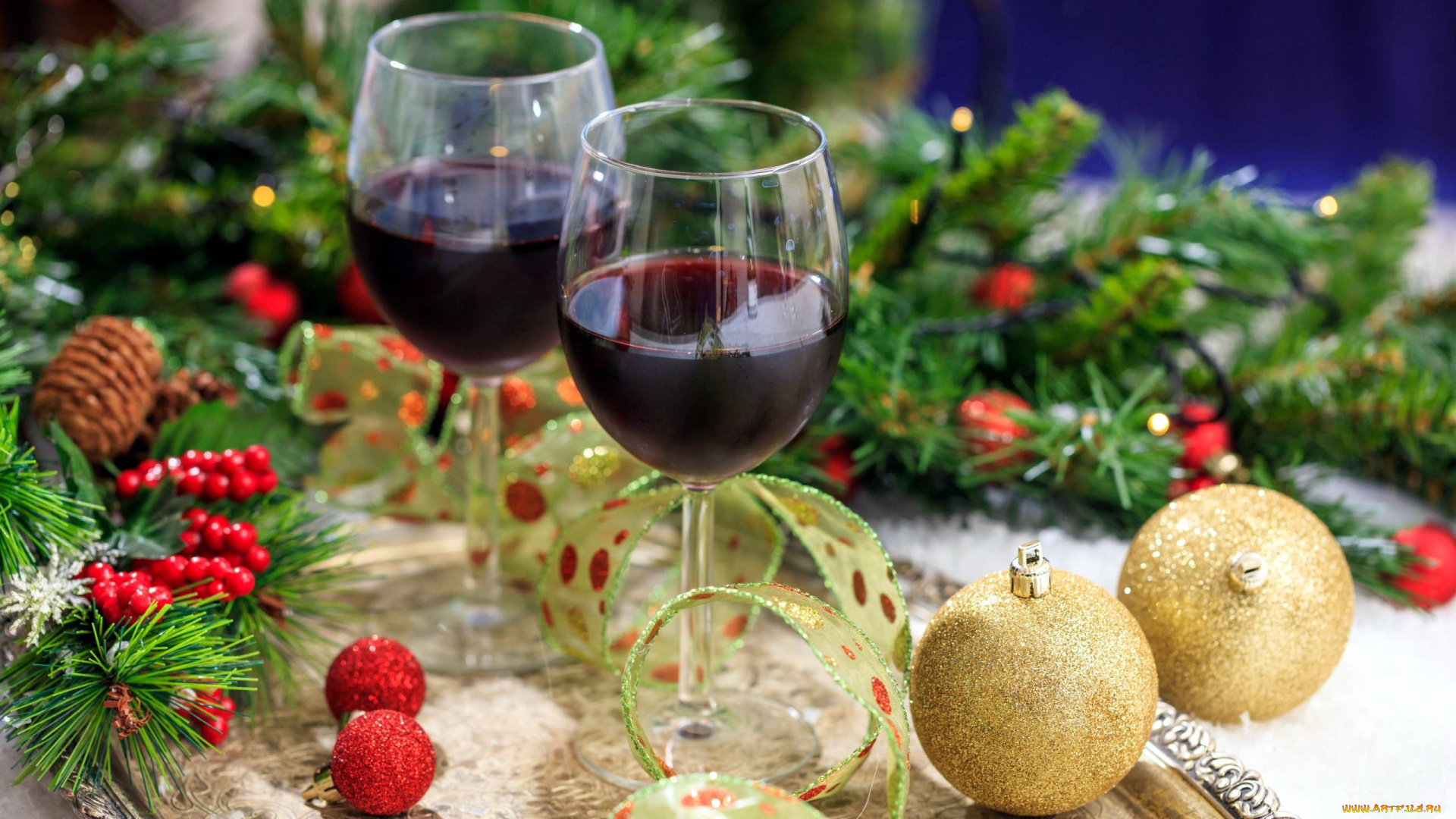 праздничные, угощения, вино, бокалы, шарики
