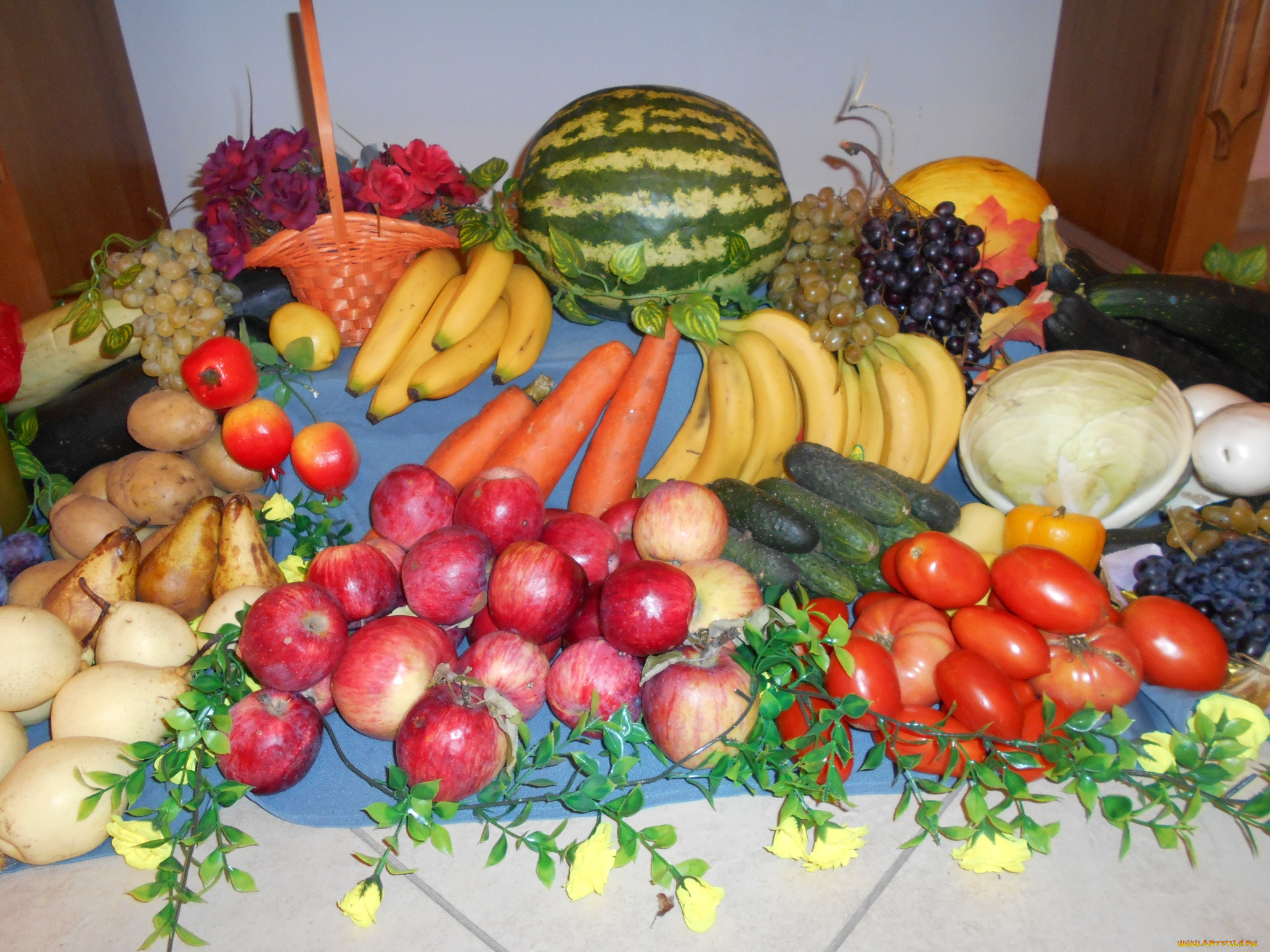 натюрморт, еда, фрукты, и, овощи, вместе, томаты, помидоры, капуста, яблоки, морковь, арбуз, виноград, бананы