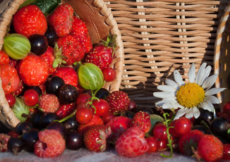 Картинка еда фрукты +ягоды крыжовник смородина клубника малина