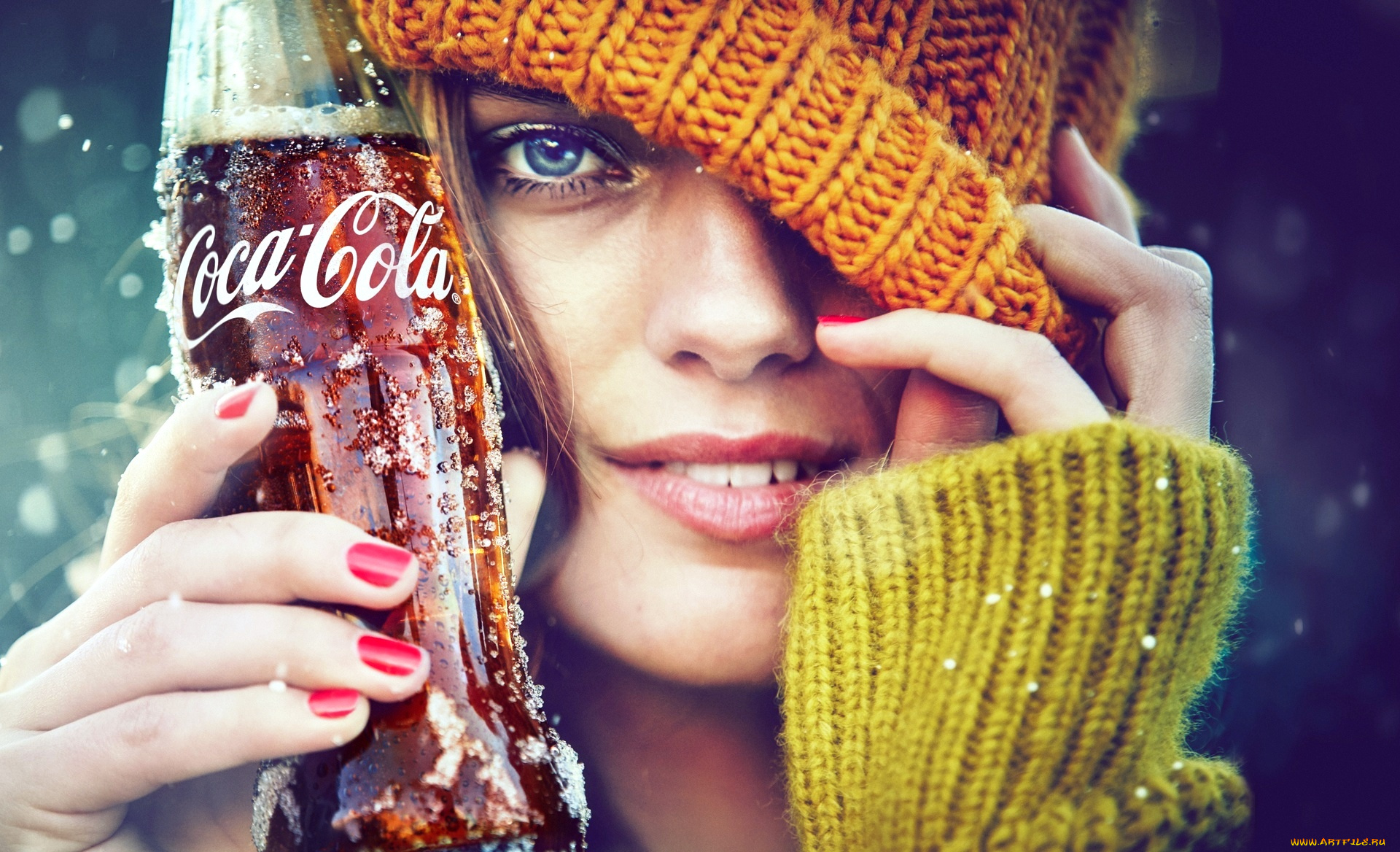 бренды, coca-cola, шарф, шапка, улыбка, лицо, кока-кола, девушка, напиток, бутылка