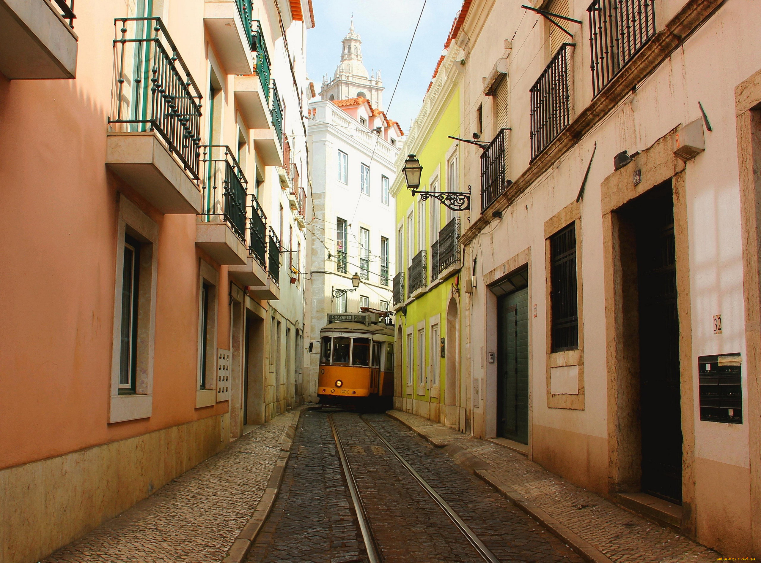 города, лиссабон, , португалия, улочка, узкая, трамвай