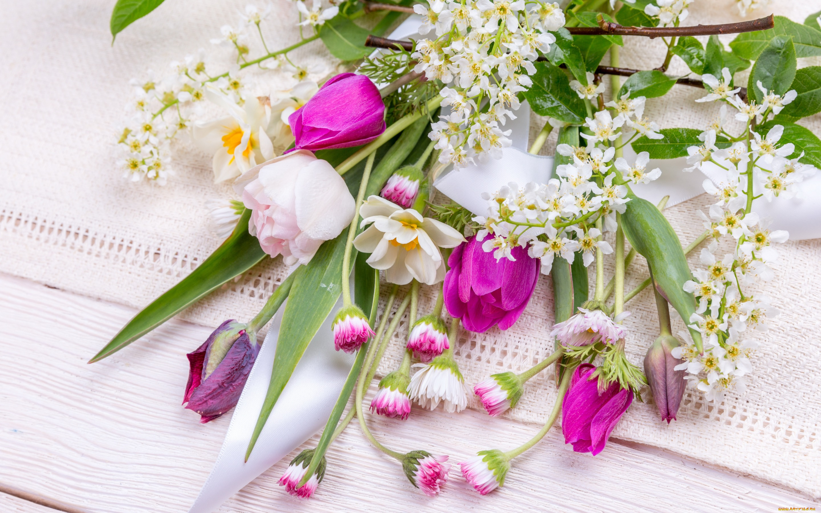 цветы, букеты, , композиции, весна, colorful, wood, pink, тюльпаны, tulips, бутоны, букет, spring, flowers