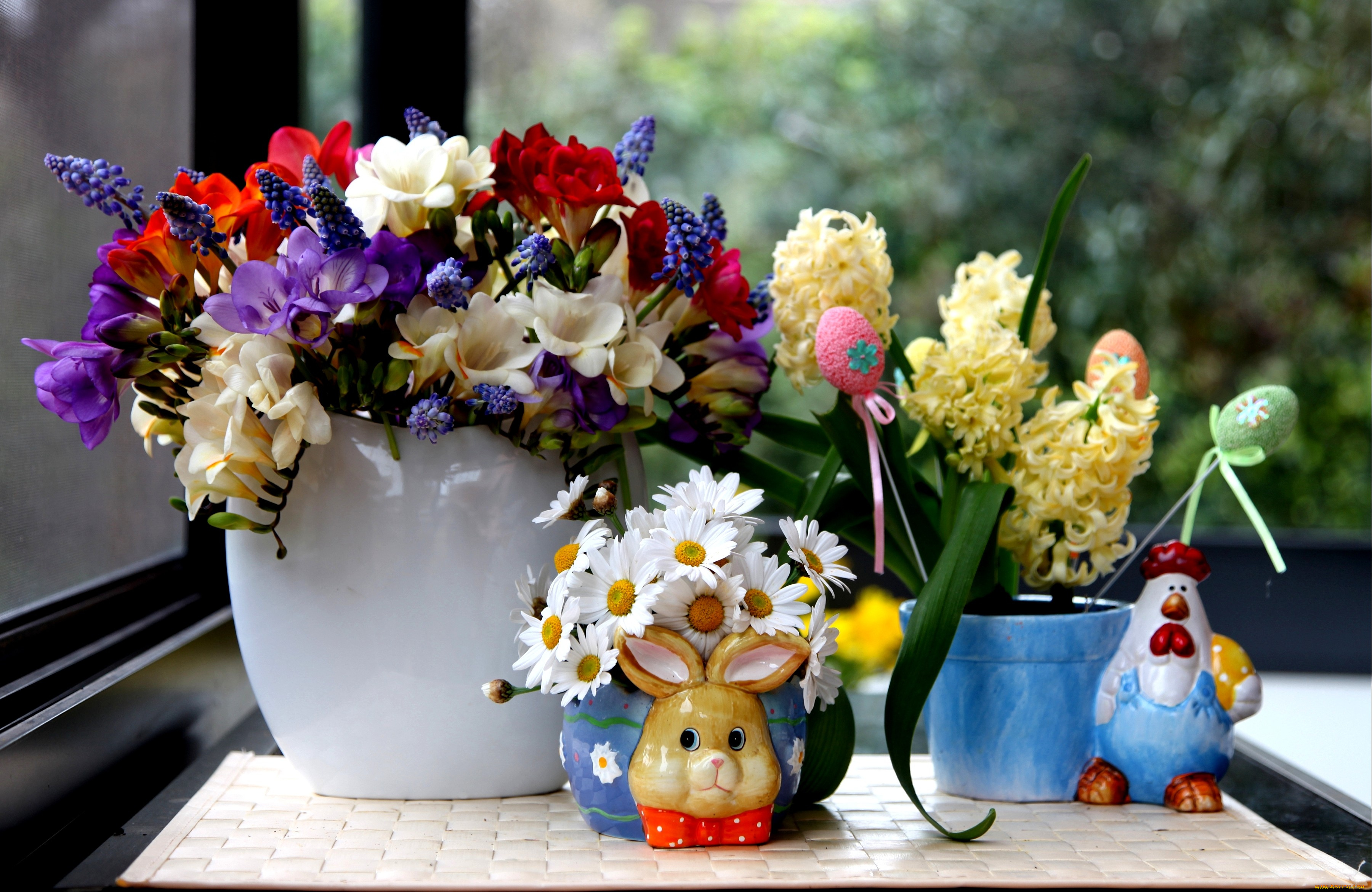 цветы, разные, вместе, вазы, фигурки, фрезия, гиацинт, ромашки