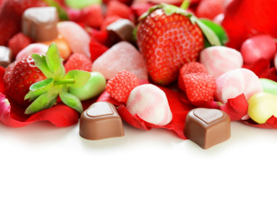 Картинка еда разное конфеты ягоды клубника