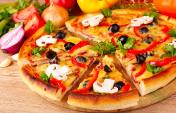 Картинка еда пицца грибы шампиньоны петрушка оливки паприка лук помидоры томаты