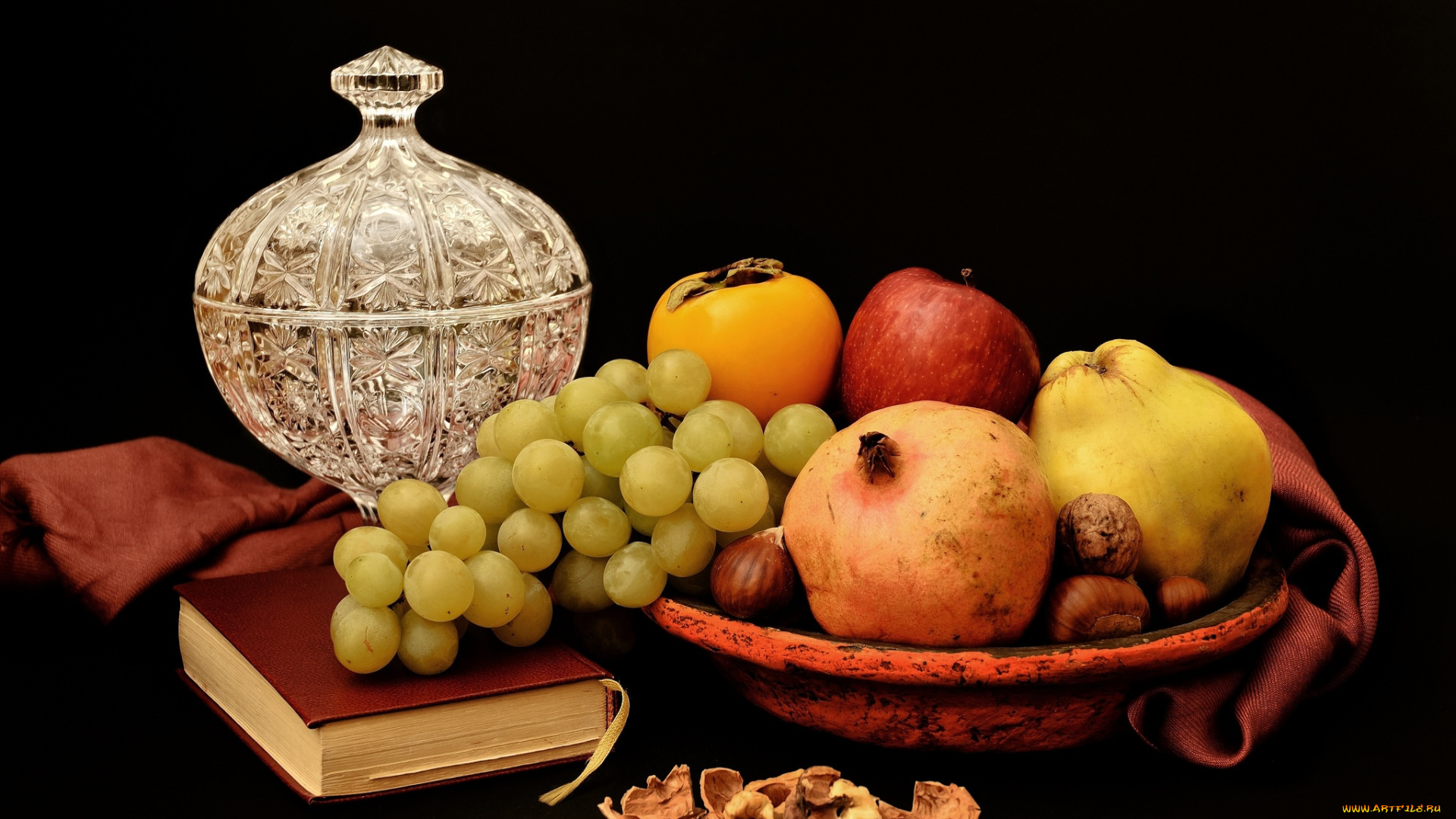 еда, натюрморт, гранат, книга, орехи, яблоко, фрукты, хурма, виноград, ваза, айва