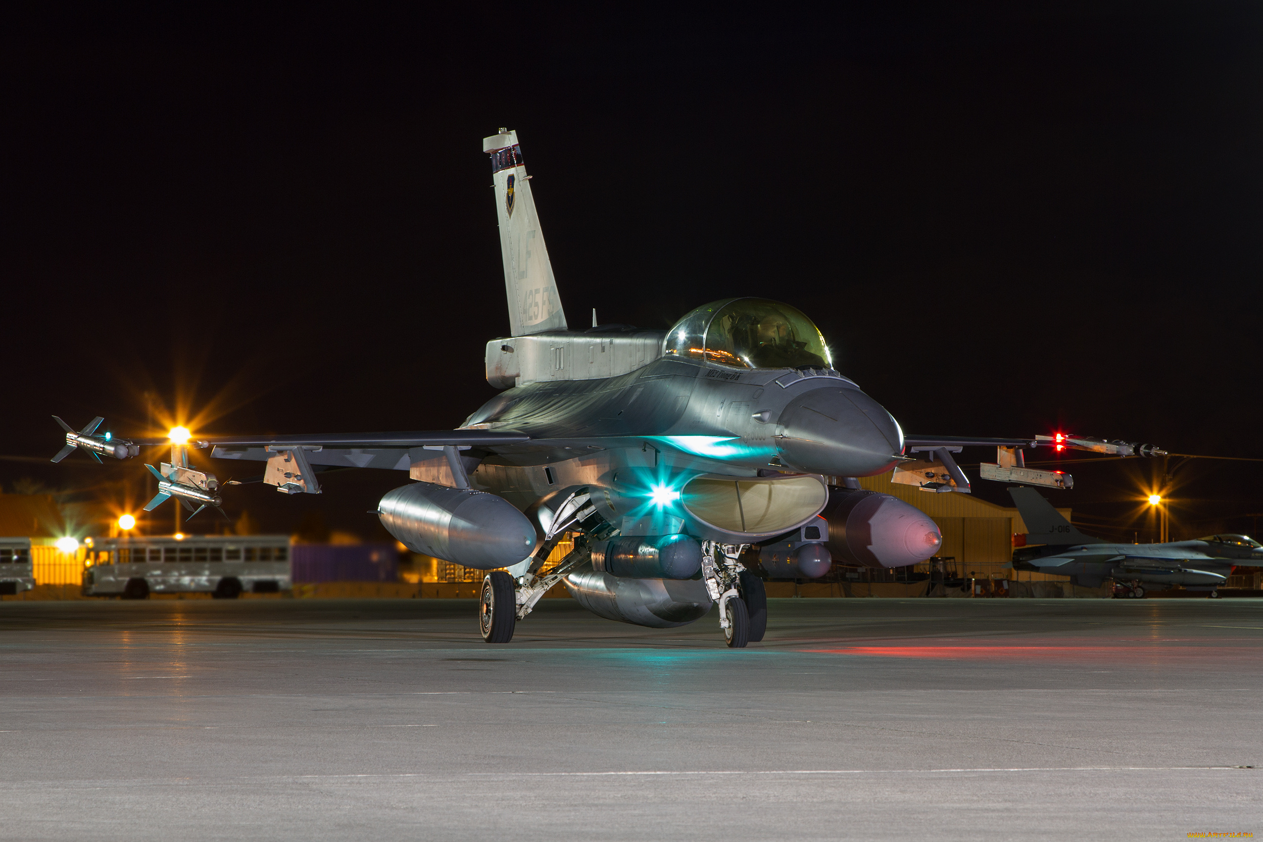 f-16d, авиация, боевые, самолёты, истребитель, аэродром, ночь, огни
