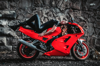Картинка мотоциклы мото+с+девушкой красный мото