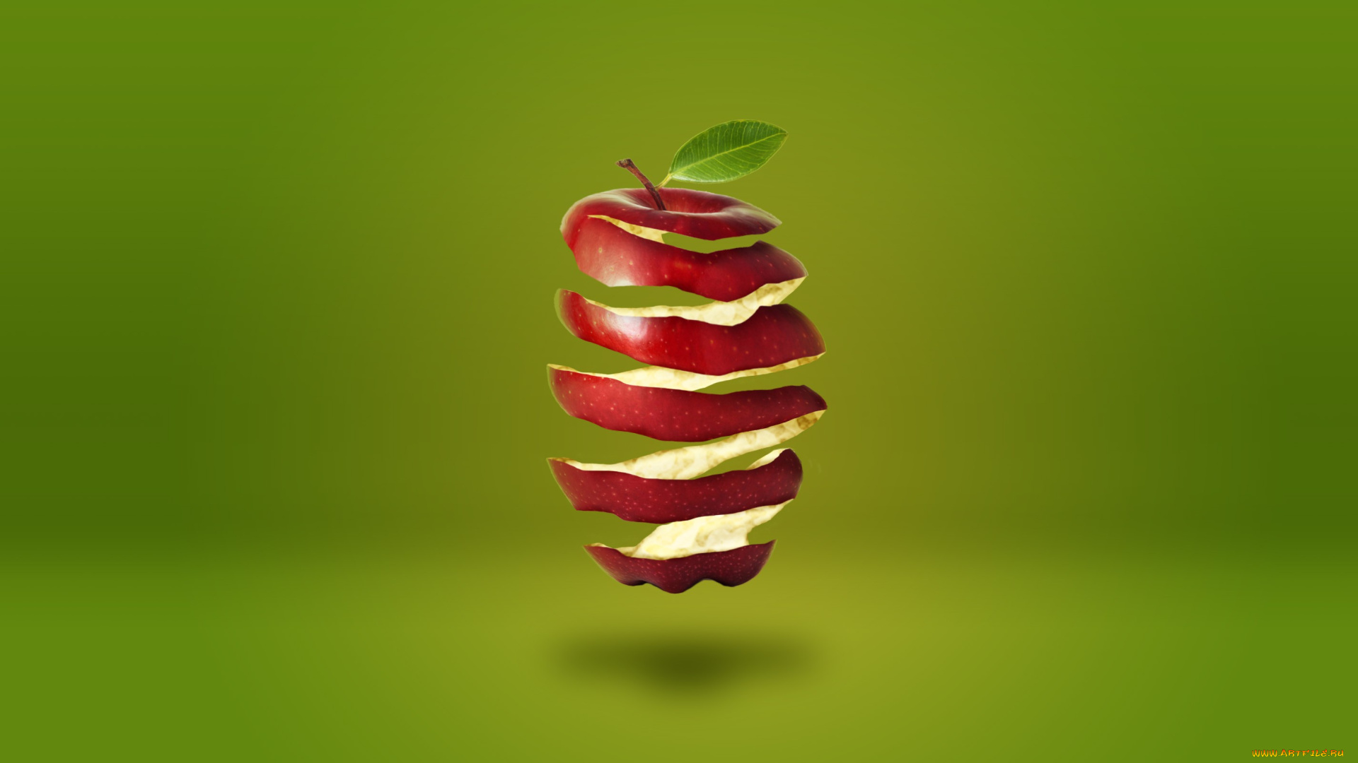 еда, Яблоки, нарезанное, спиралью, красное, яблоко, на, зеленом, фоне