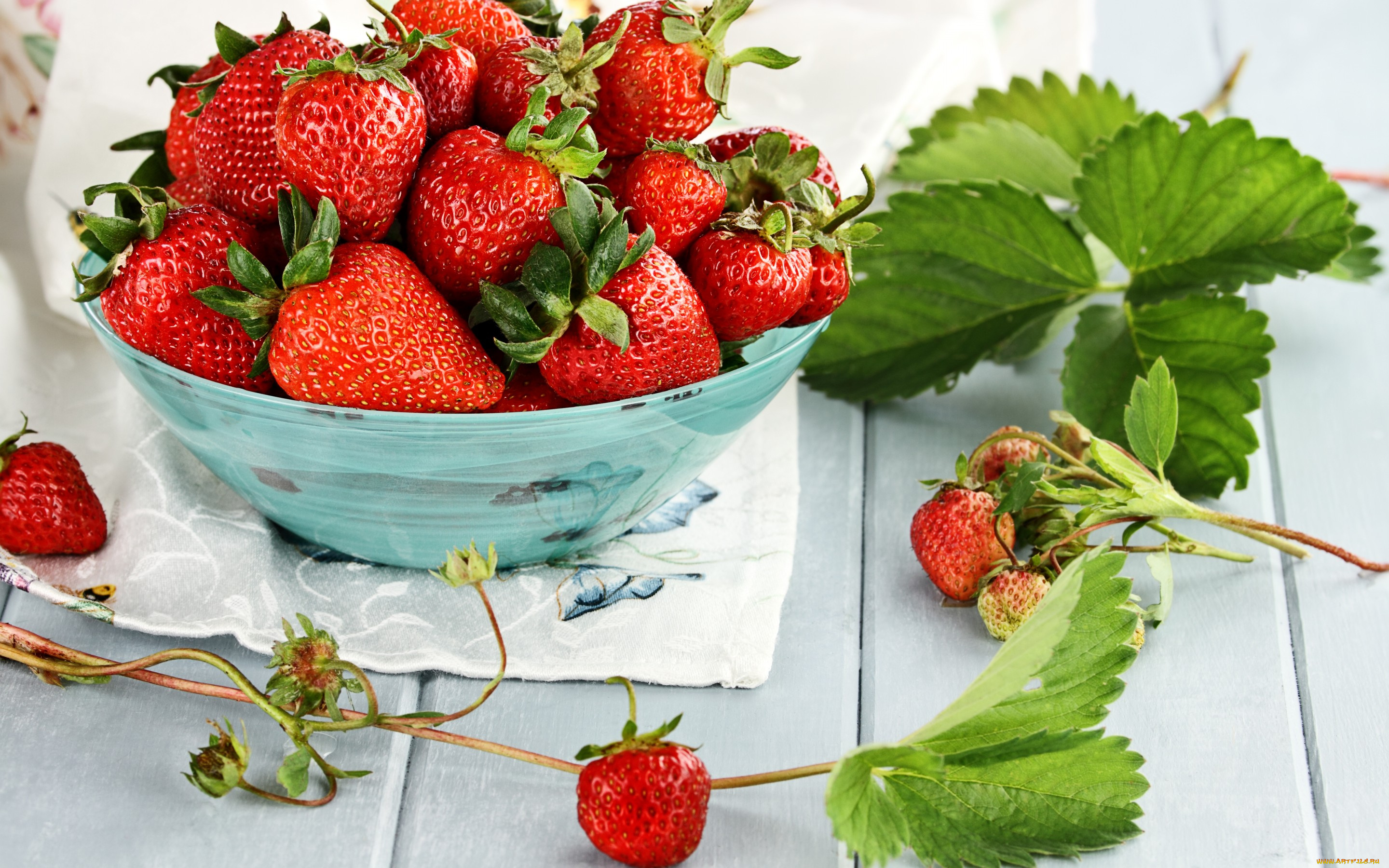 еда, клубника, , земляника, ягоды, спелая, миска, листья, красные, berries, fresh, strawberry