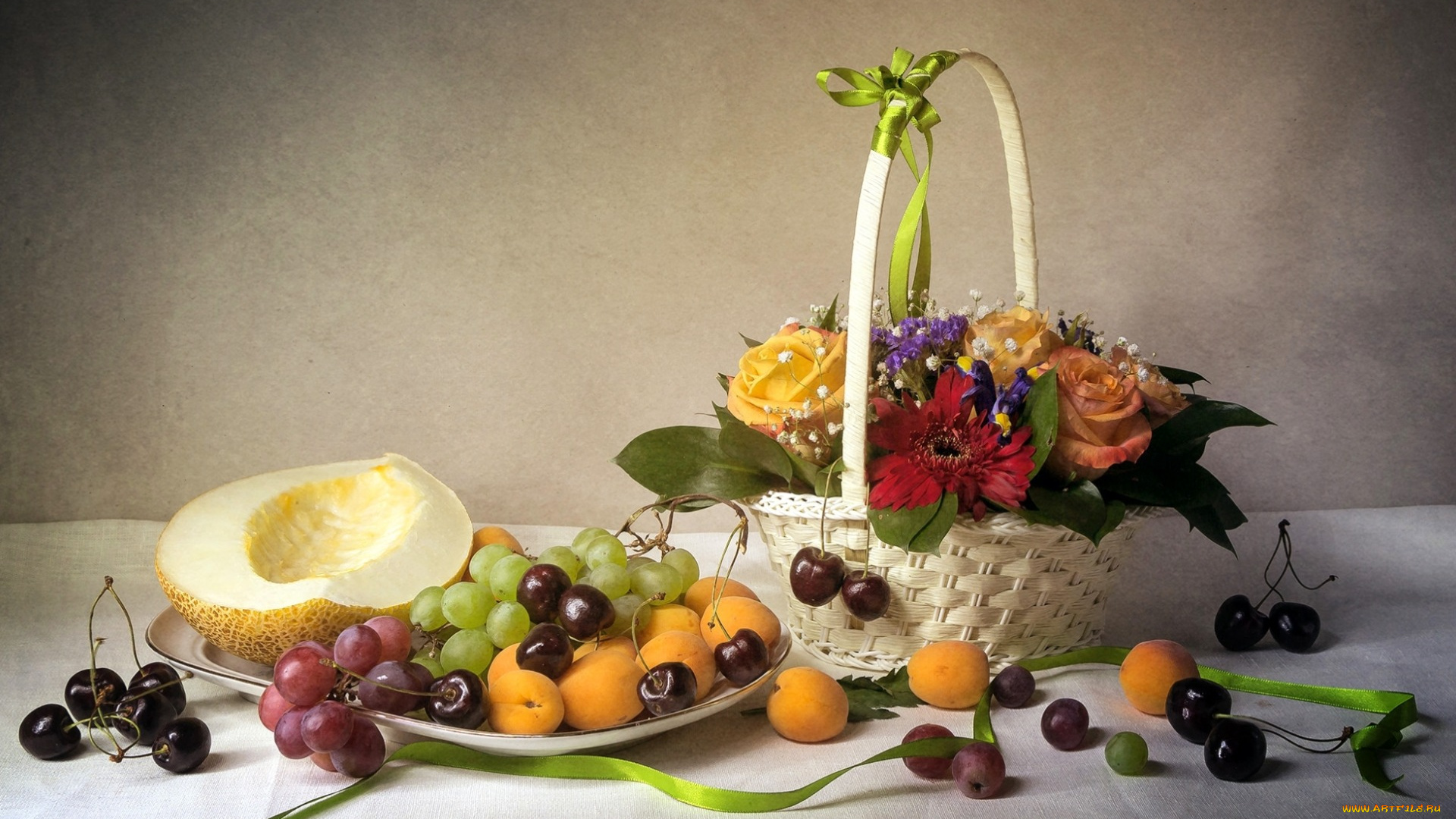 еда, фрукты, , ягоды, натюрморт, розы, корзина, цветы, виноград, черешня, гербера, дыня, абрикосы