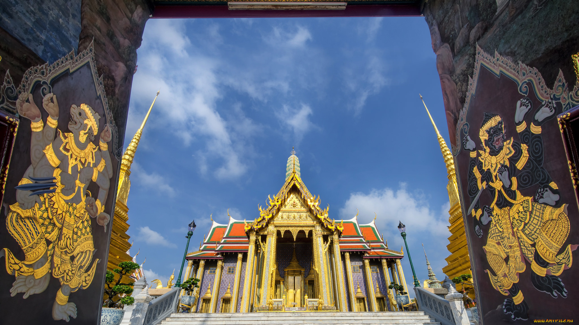 temple, of, the, emerald, buddha, with, blue, sky, bangkok, города, -, буддийские, и, другие, храмы, религия, храм, восток