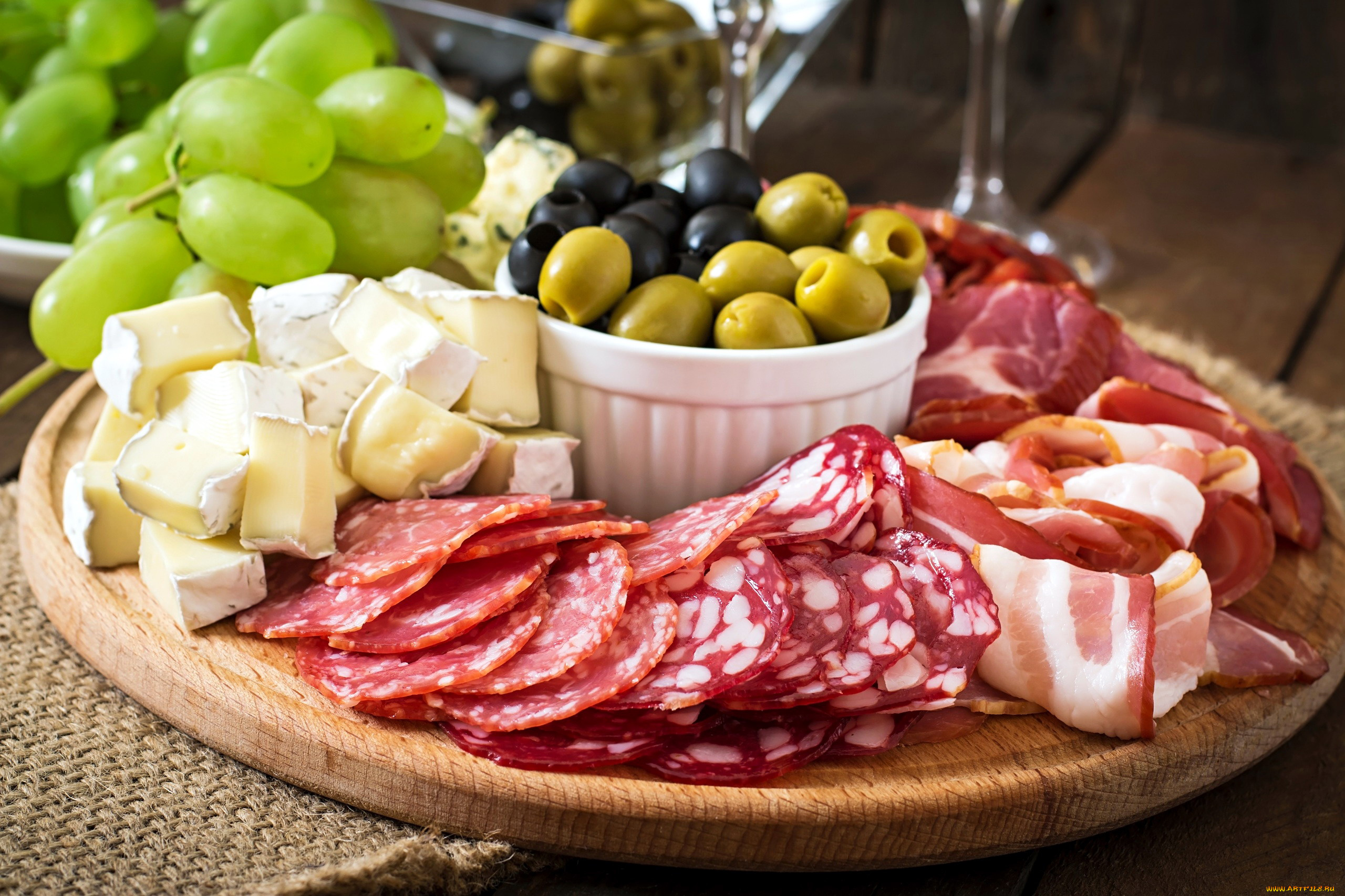 еда, разное, виноград, сыр, ветчина, колбаса, маслины, оливки
