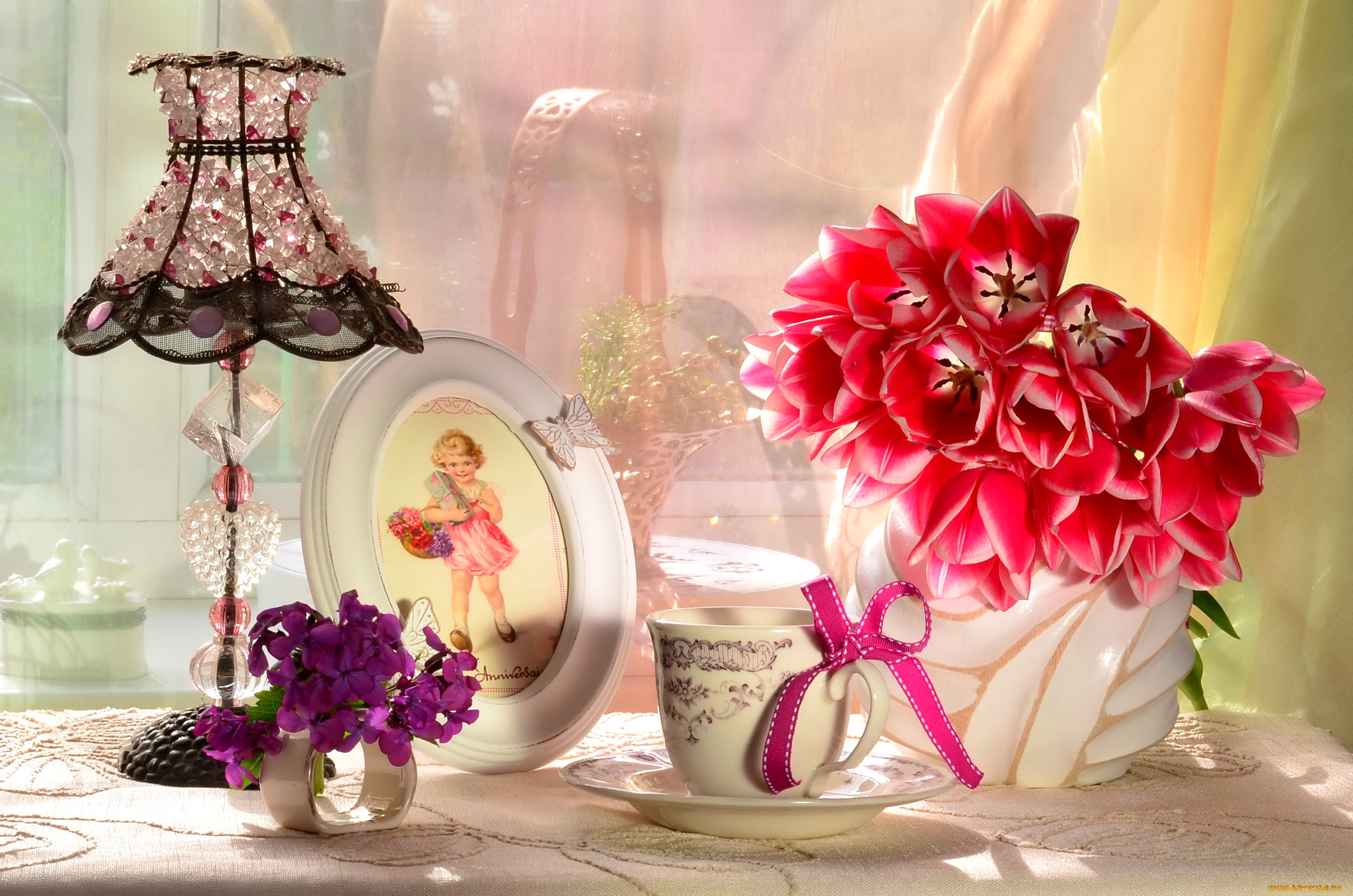разное, предметы, быта, чашка, букет, цветы, тюльпаны, абажур, лампа, девочка, рамка, бантик