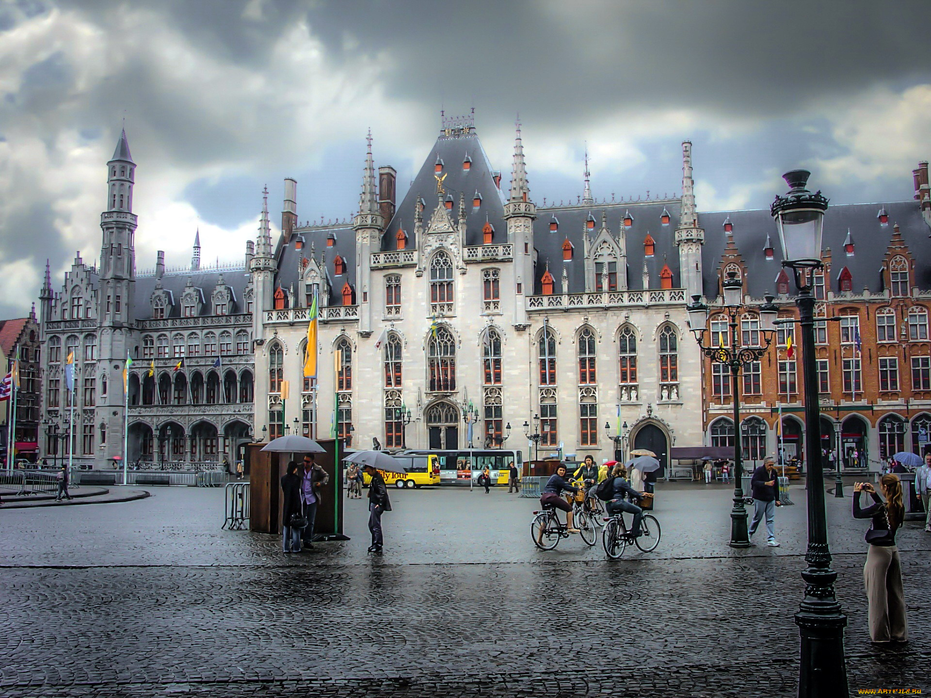 города, брюгге, , бельгия, зонтики, прохожие, дождь, здание, старинное, площадь