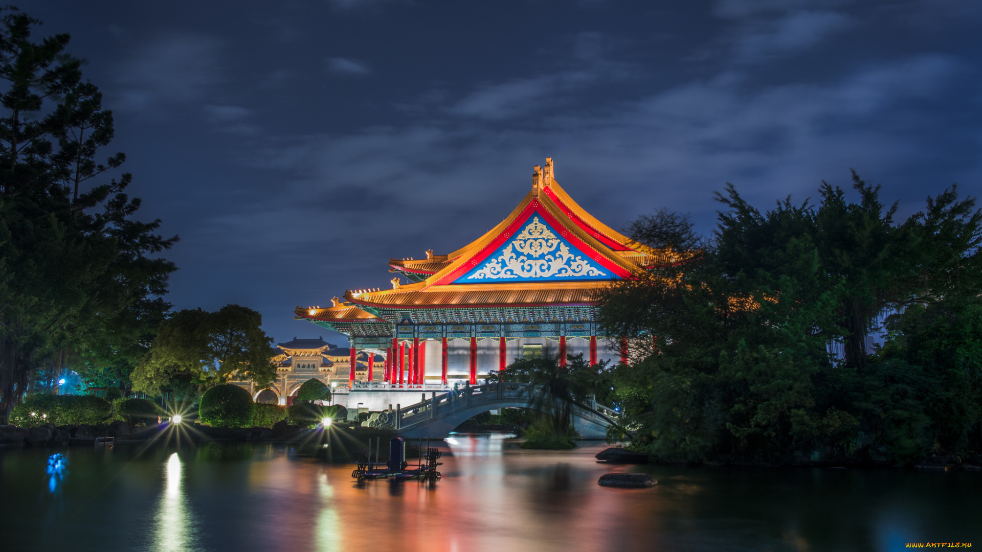 тайвань, тайбэй, национальный, театр, города, здание, архитектура, сад, деревья, мостик, пруд, ночь, освещение, синее, небо, облака