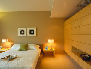 Картинка интерьер спальня светильник подушка кровать