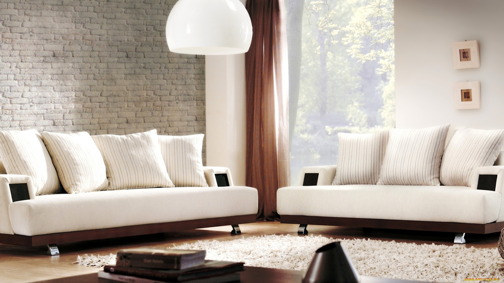 интерьер, гостиная, дизайн, диваны, белые, подушки, ковер, столики, лампы