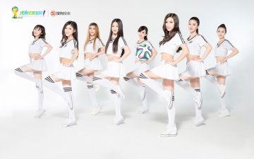 Картинка спорт футбол бразилия взгляд мяч улыбки чемпионат мира азиатки девушки