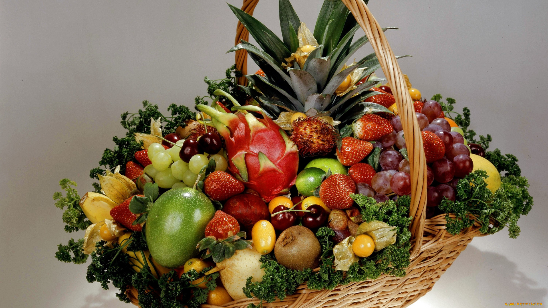еда, фрукты, ягоды, ананас, виноград, клубника, корзина, лайм, киви, вишня