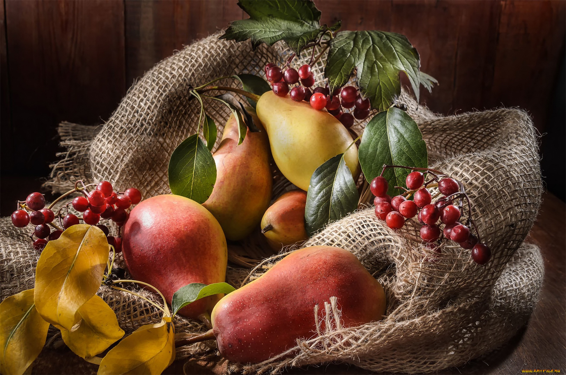 еда, груши, листья, ягоды, стол, плоды, фрукты, натюрморт, мешковина