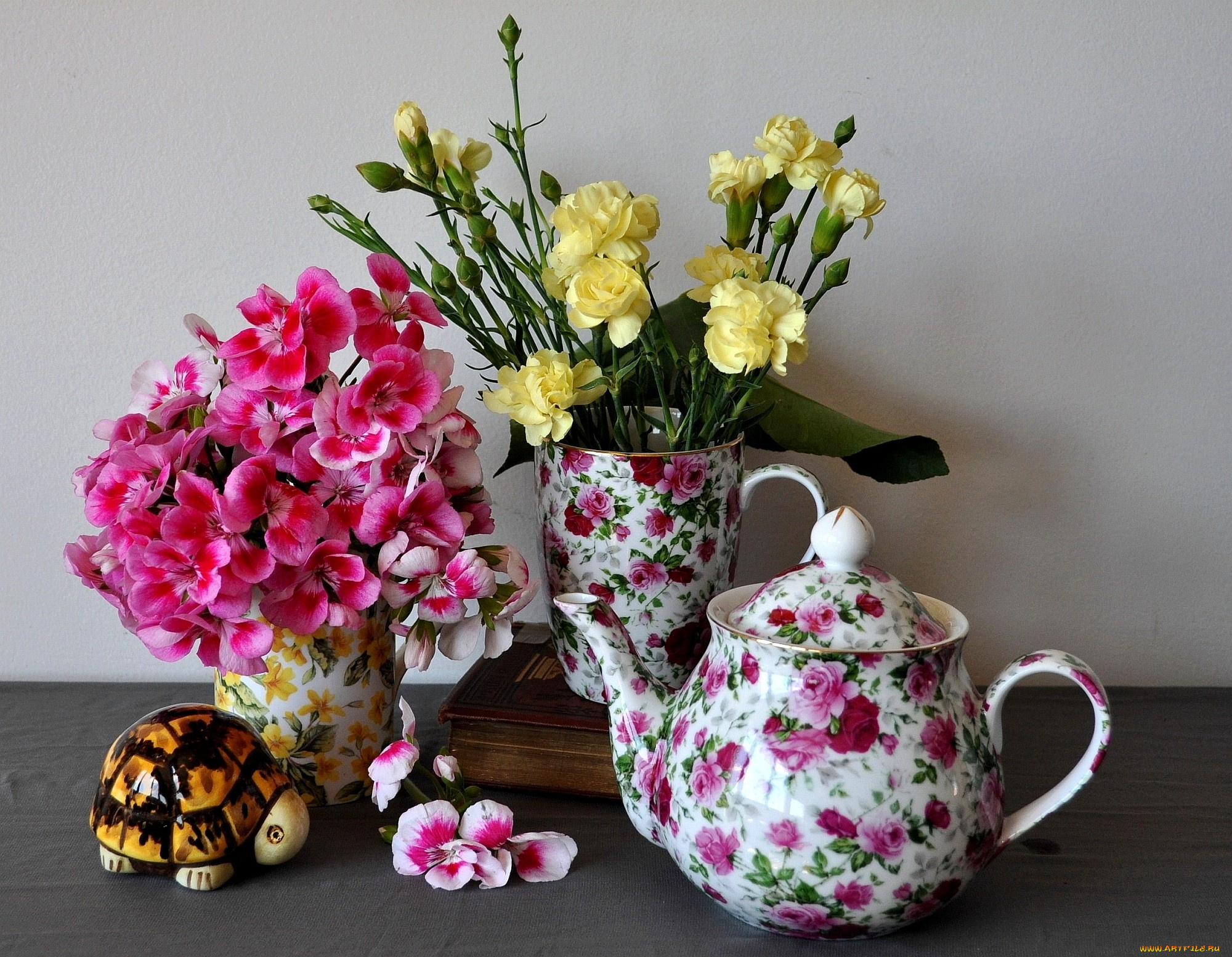 цветы, разные, вместе, гвоздики, чайник, герань
