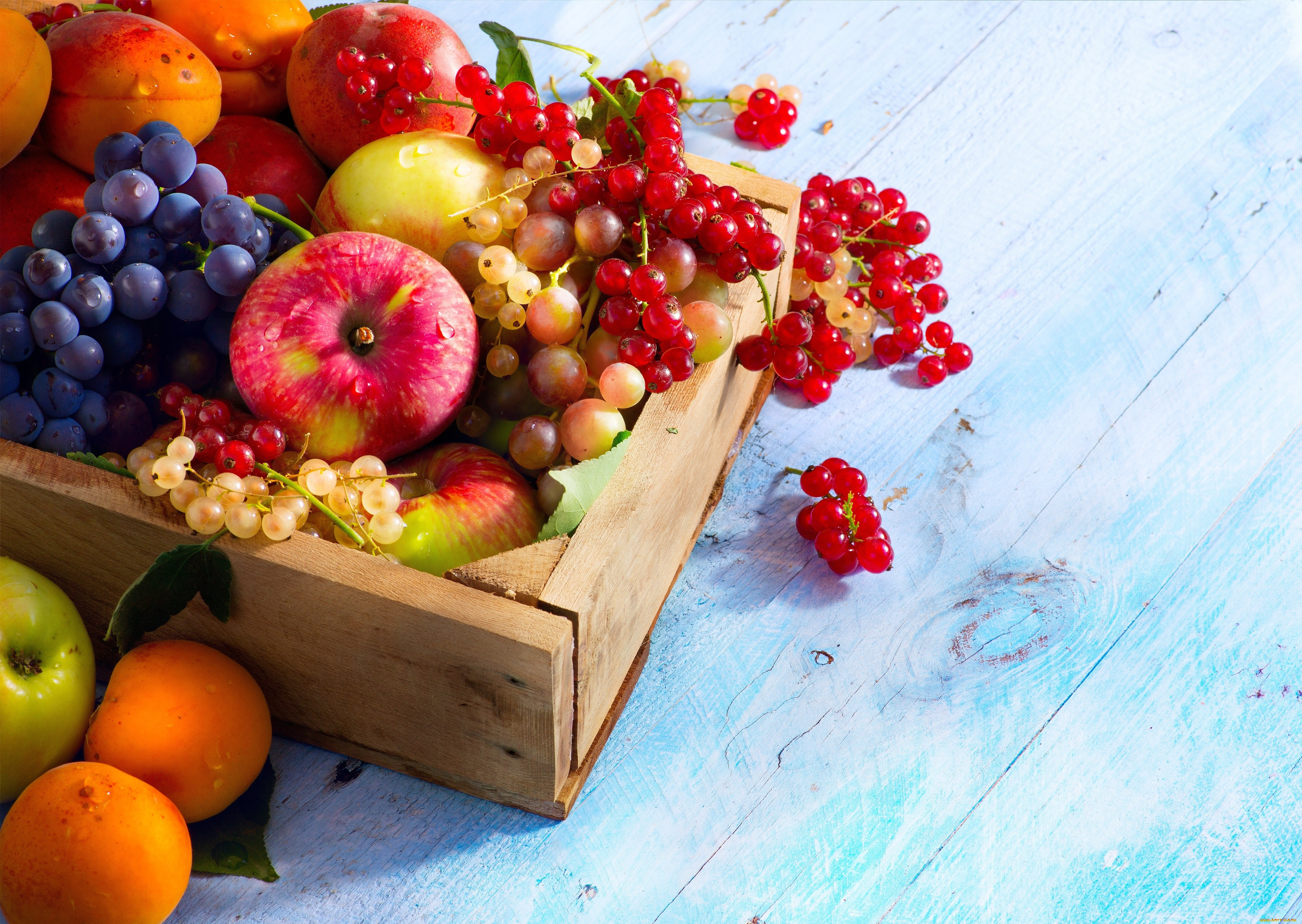 еда, фрукты, ягоды, виноград, абрикосы, яблоки, ящик, смородина
