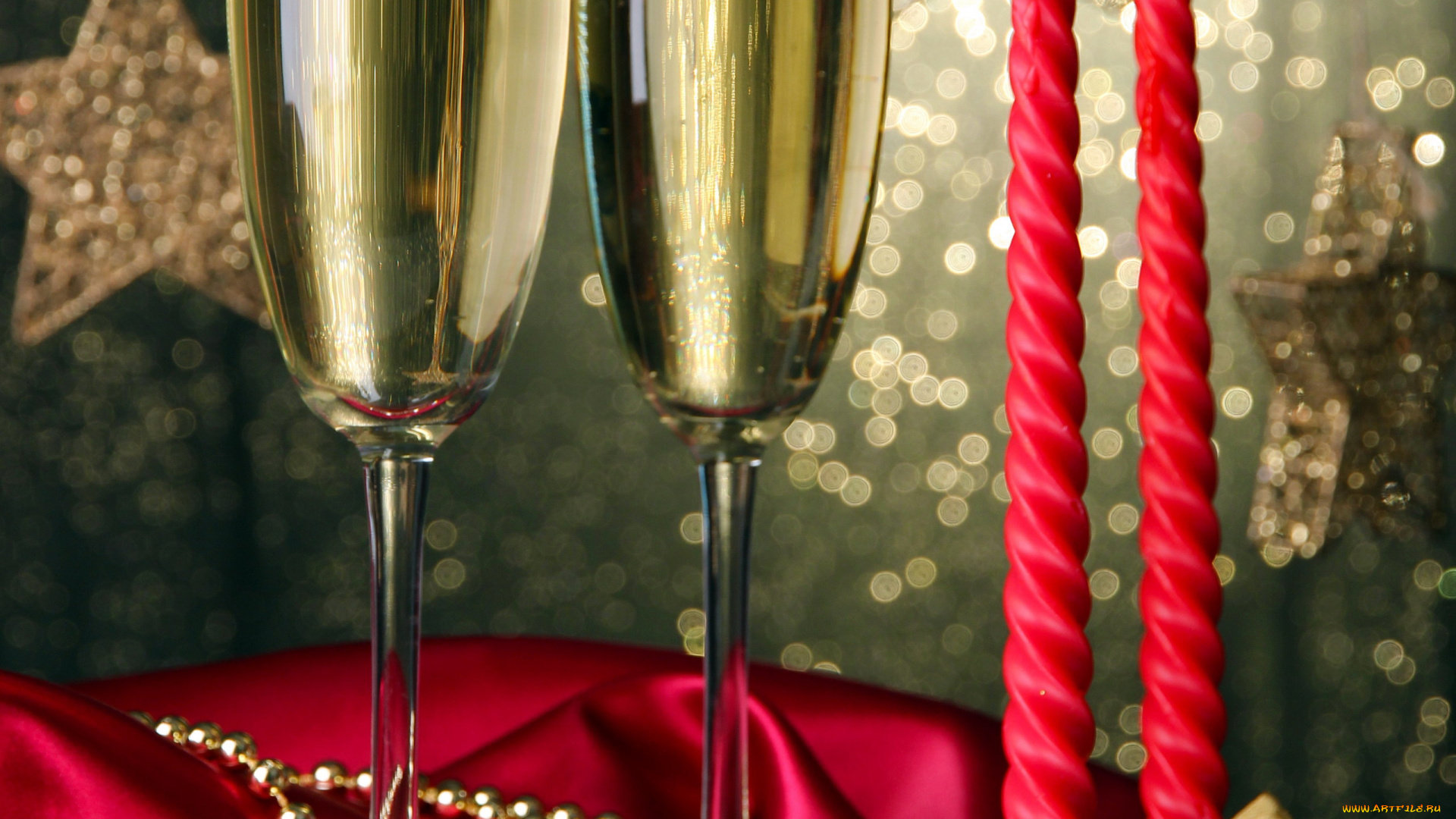 праздничные, угощения, свечи, шампанское, бокалы