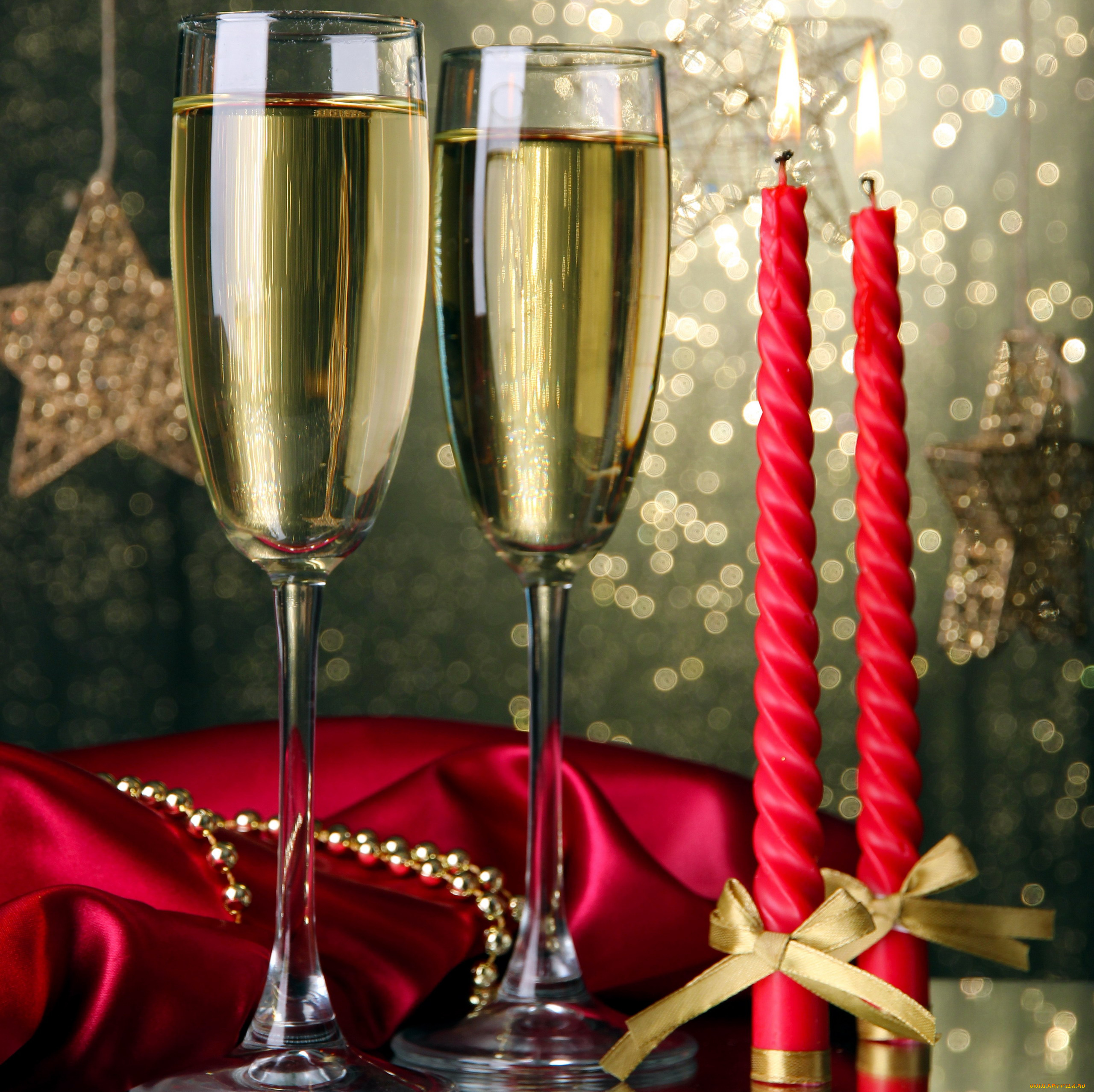 праздничные, угощения, свечи, шампанское, бокалы