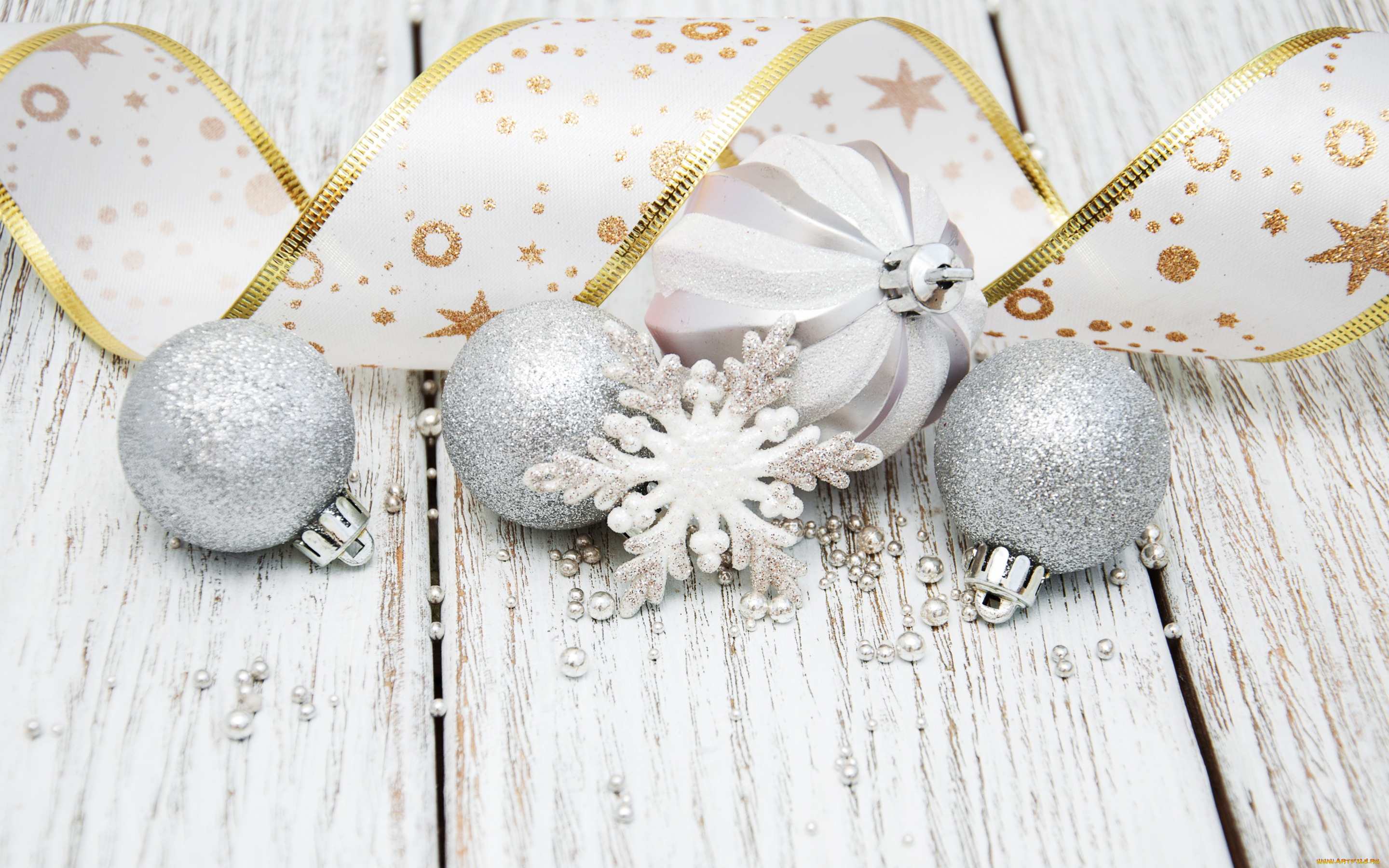 праздничные, -, разное, , новый, год, серебряные, новогодние, шары, с, новым, годом, новогодний, фон, снежинка, белый, блестками, елочные