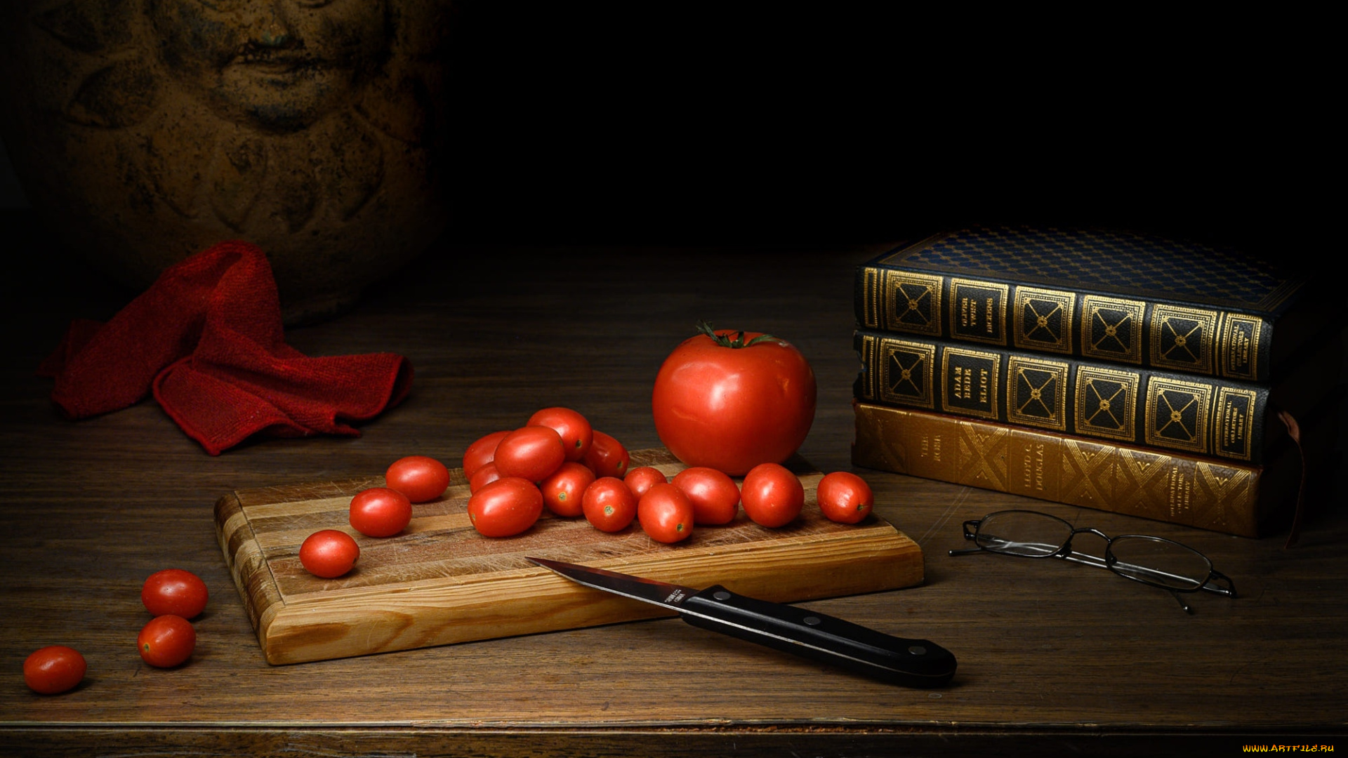 еда, помидоры, нож, очки, книги