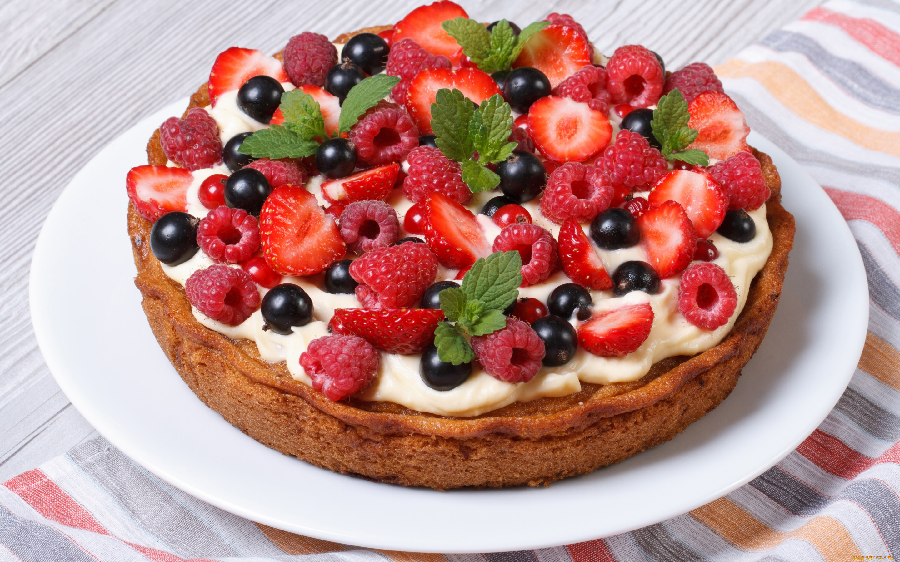 еда, пироги, berries, клубника, крем, пирог, смородина, десерт, малина, dessert, sweet, cake, выпечка, торт, ягоды, сладкое