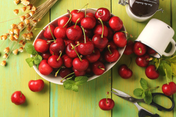 обоя еда, вишня,  черешня, вишни, ягоды, кружка, красный, мята, ножницы