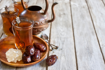 Картинка еда напитки +Чай стаканы арабский финики