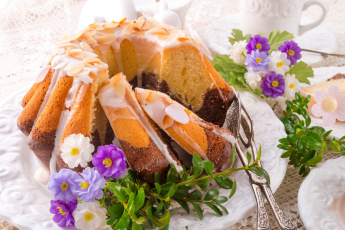 Картинка еда пирожные +кексы +печенье цветы веточки зелени кекс выпечка