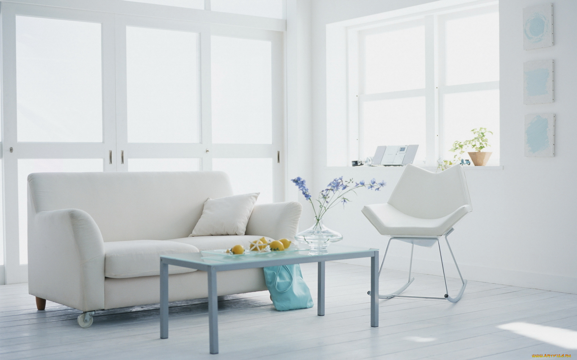 интерьер, гостиная, кресло, диван, цветы, белый, комната, квартира, дизайн, стиль, растения